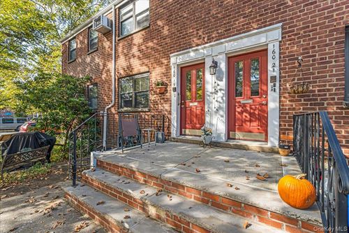 6256-160 16th Ave, Whitestone, NY, 11357-3207 | Card Image