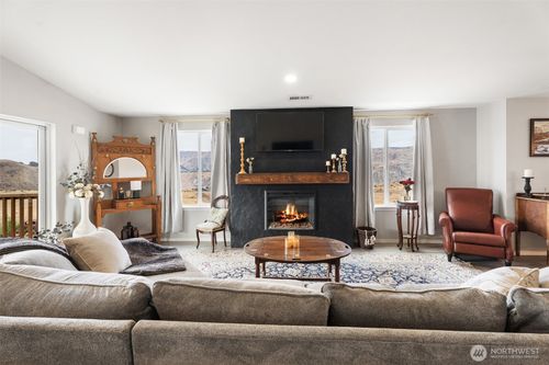 70 Hill Range Ln, Waterville, WA, 98858-9023 | Card Image