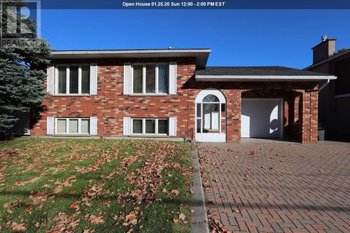 856 Pine St, Sault Ste. Marie, ON, P6B3G3 | Card Image