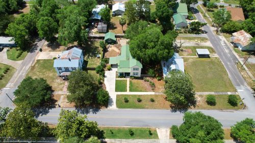 98 Live Oak Ave E, DeFuniak Springs, FL, 32435-2467 | Card Image