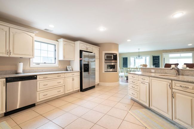 Stainless Steel Appliances | Image 11