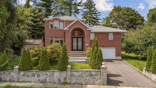 300 Ellen Pl, Jericho, NY, 11753-1826 | Card Image