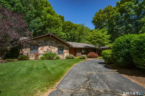 26 Brooks Rd, Longmeadow, MA, 01106-2129 | Card Image