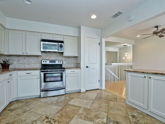 168 World Of Tennis Sq, Condo with 3 bedrooms, 3 bathrooms and 2 parking in Lakeway TX | Image 11