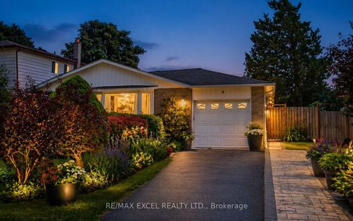 9 Glamis Place, Markham, ON, L3T3G7 | Card Image