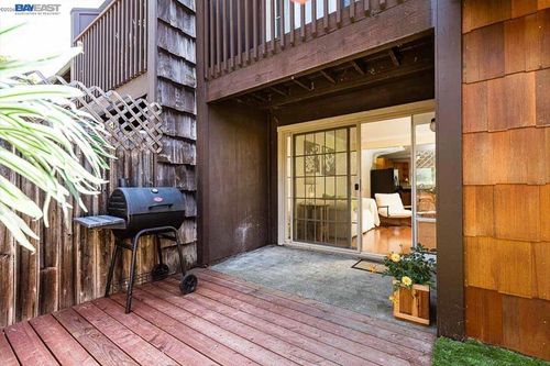 1482 Parkway Dr, Rohnert Park, CA, 94928-4723 | Card Image