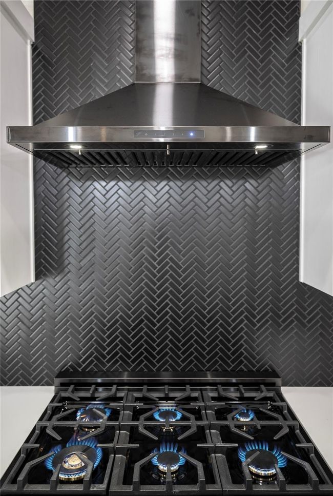 Room details with backsplash and wall chimney range hood | Image 21
