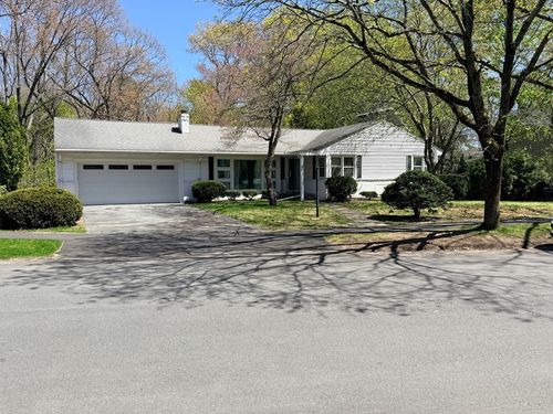 28 Robinhood Rd, Natick, MA, 01760-2553 | Card Image