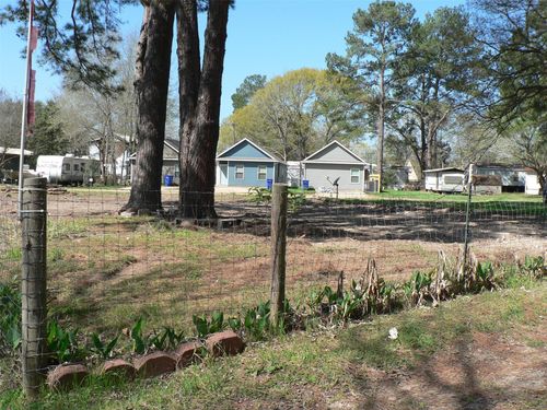 9090 Marigold St, Willis, TX, 77318-7266 | Card Image