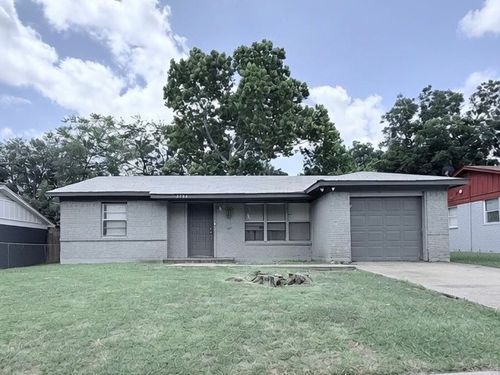 1706 Martin Luther Dr, Arlington, TX, 76010-7922 | Card Image