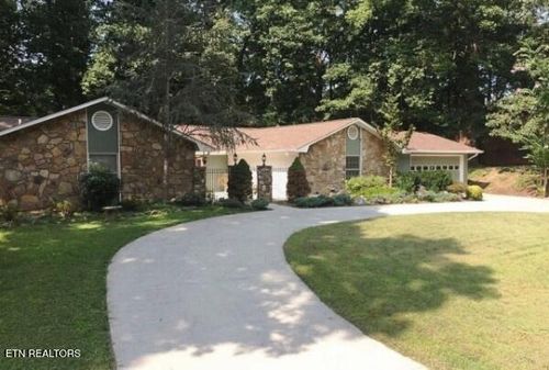 7941 Castlecomb Rd, Powell, TN, 37849-4227 | Card Image