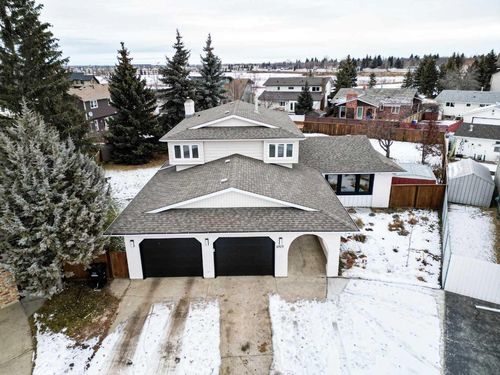 6919 42 Avenue, Home with 5 bedrooms, 3 bathrooms and 2 parking in Camrose AB | Card Image