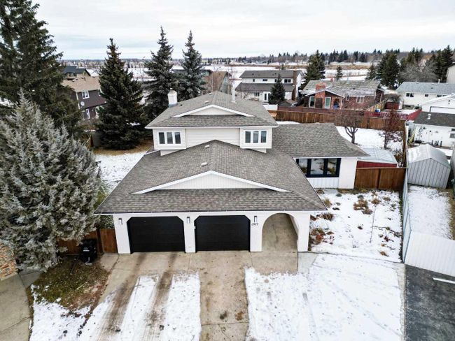 6919 42 Avenue, Home with 5 bedrooms, 3 bathrooms and 2 parking in Camrose AB | Image 1