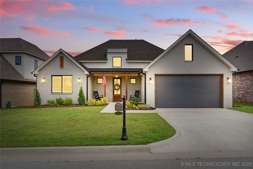 10215 E 121st Pl S, Bixby, OK, 74008-5820 | Card Image