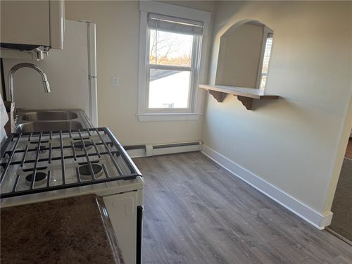 303-38 Freebody St, Newport, RI, 02840-3547 | Card Image