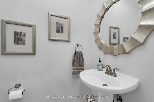 383 Hewitt Cir, House other with 3 bedrooms, 3 bathrooms and 4 parking in Newmarket ON | Image 18