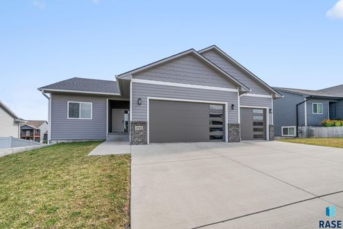 1014 N Archer Dr, Sioux Falls, SD, 57103-6678 | Card Image