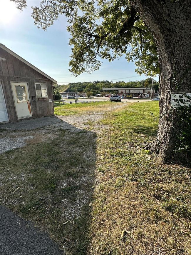 611 E Cherry St, Home with 0 bedrooms, 0 bathrooms and null parking in Troy MO | Image 6