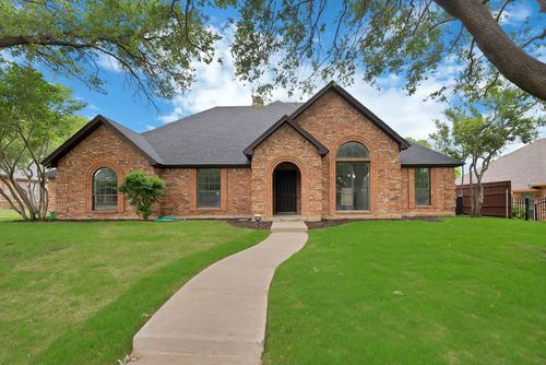 4104 Misty Meadow Drive, Fort Worth, TX, 76133 | Card Image