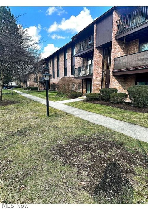 16460 Heather Ln, Middleburg Heights, OH, 44130-8314 | Card Image