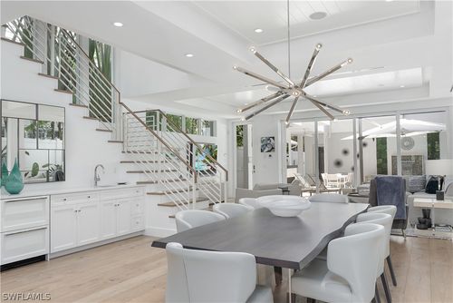 1021 6th St S, Naples, FL, 34102-7121 | Card Image