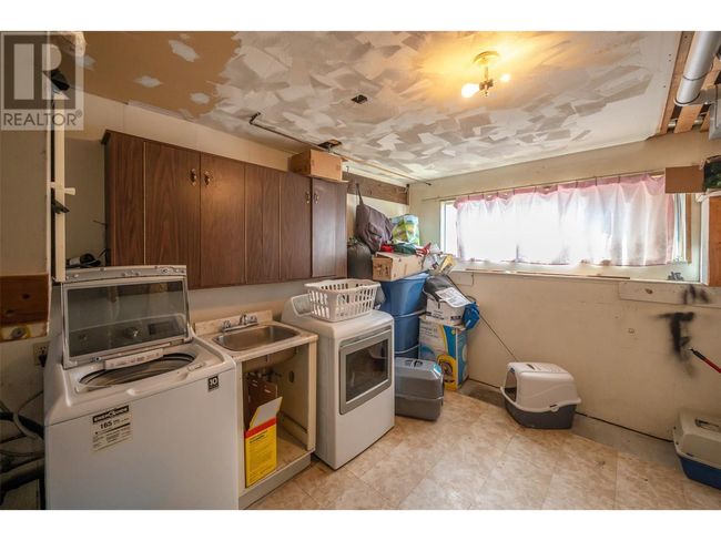 1486 Naish Dr, Home with 7 bedrooms, 4 bathrooms and 4 parking in Penticton BC | Image 14