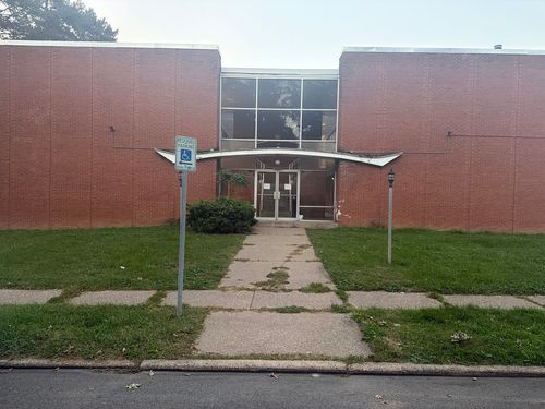 6n-2925 Dubuque St, Davenport, IA, 52803-1147 | Card Image