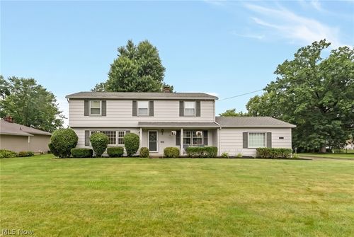 680 Forest Ridge Dr, Youngstown, OH, 44512-3513 | Card Image