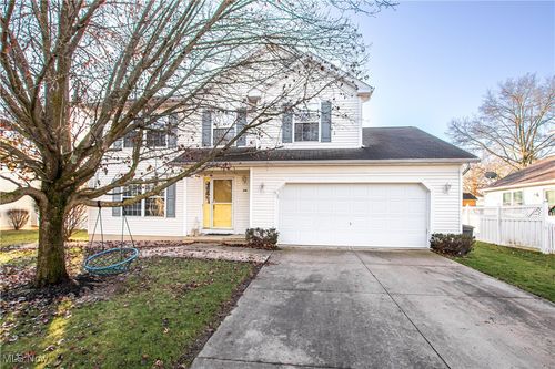 214 Simon Lane, Medina, OH, 44256 | Card Image