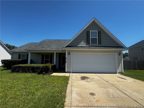 2118 Queen Elizabeth Ln, Hope Mills, NC, 28348-8111 | Card Image