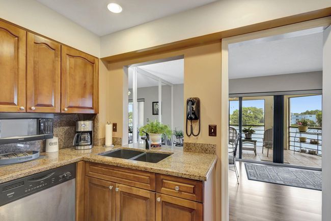 APT-316 - 313 Lake Cir, Condo with 2 bedrooms, 2 bathrooms and null parking in North Palm Beach FL | Image 15