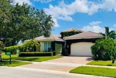 18708 Sw 47th St, House other with 5 bedrooms, 3 bathrooms and null parking in Miramar FL | Image 2