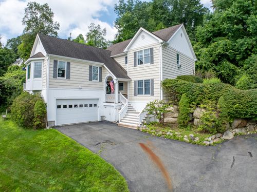 29 Candlewood Cmn, New Milford, CT, 06776-5820 | Card Image