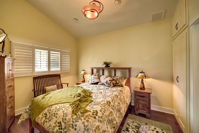 Bedroom in secondary suite | Image 23