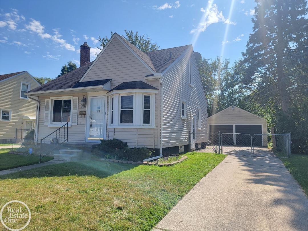 Veronica Ave, Eastpointe, MI 48021