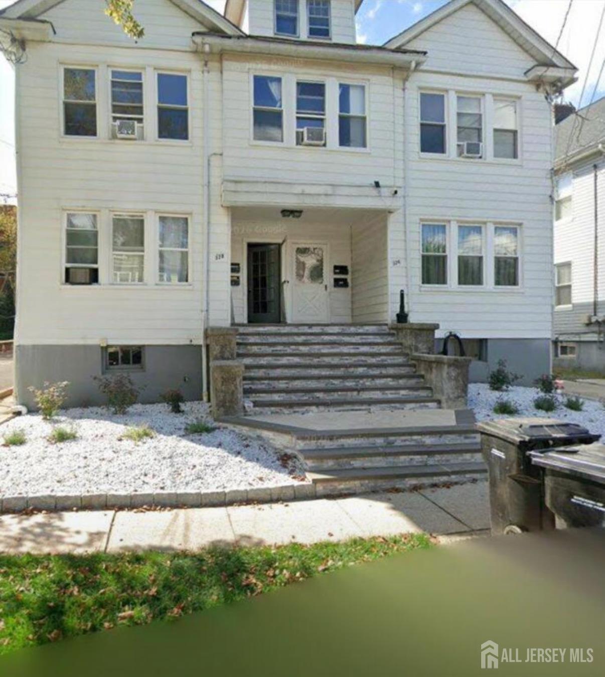 Residential Lease in Highland Park