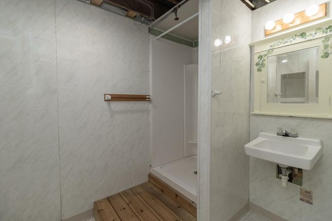 Basement Shower | Image 19