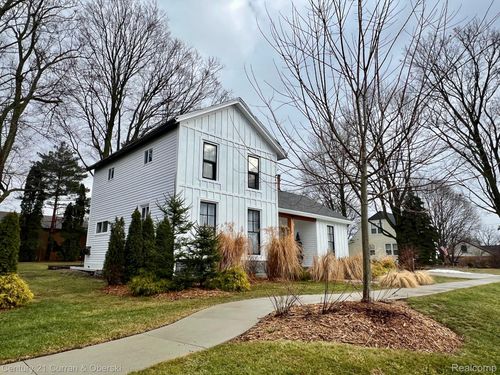 210 Center St, Fenton, MI, 48430-1950 | Card Image