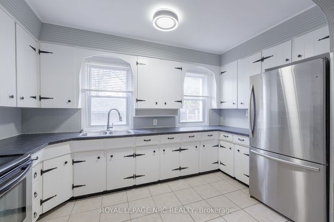 4160 Dorchester Rd, Home with 3 bedrooms, 2 bathrooms and 4 parking in Niagara Falls ON | Image 8