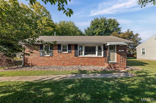 196 W Airline Dr, East Alton, IL, 62024-1678 | Card Image