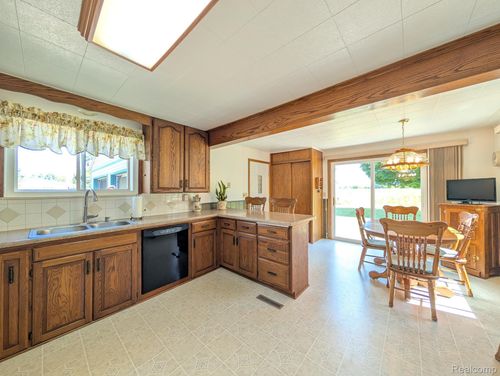 1598 N Jones Rd, Essexville, MI, 48732-1549 | Card Image