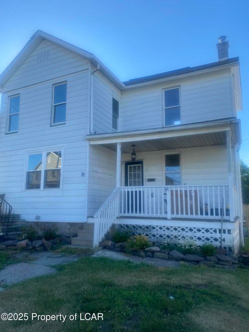 19 Green St, Edwardsville, PA, 18704-2401 | Card Image