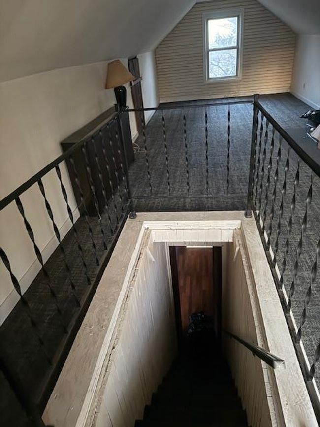 Stairs leading to second floor with carpet floors, baseboards, and vaulted ceiling | Image 20