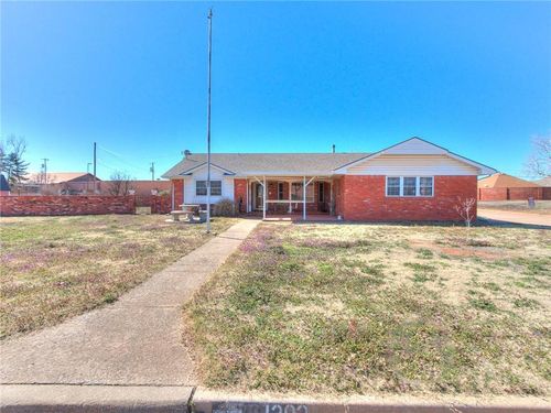 1302 S 8th St, Kingfisher, OK, 73750-4107 | Card Image