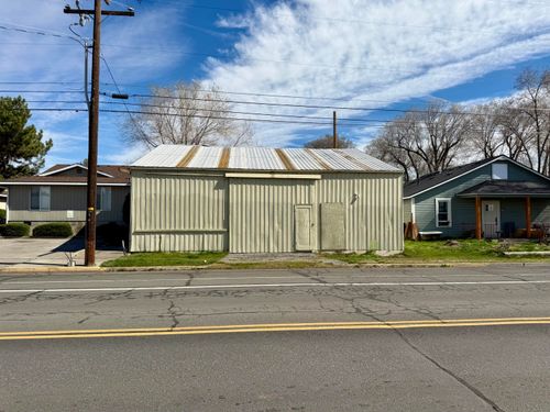 39 Ne 7th St, Madras, OR, 97741-1754 | Card Image