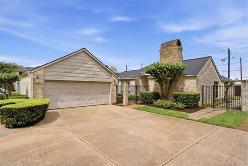 2513 Country Club Blvd, Sugar Land, TX, 77478-3619 | Card Image