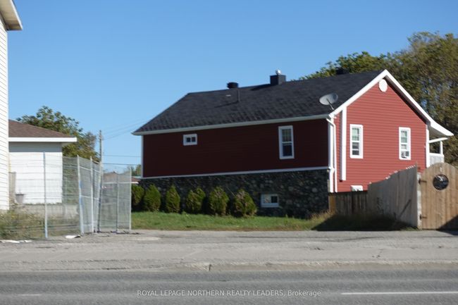 683 Lemieux Ave, Home with 3 bedrooms, 3 bathrooms and 15 parking in Timmins ON | Image 6