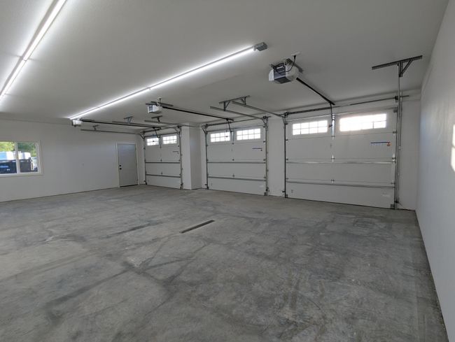 Garage | Image 27