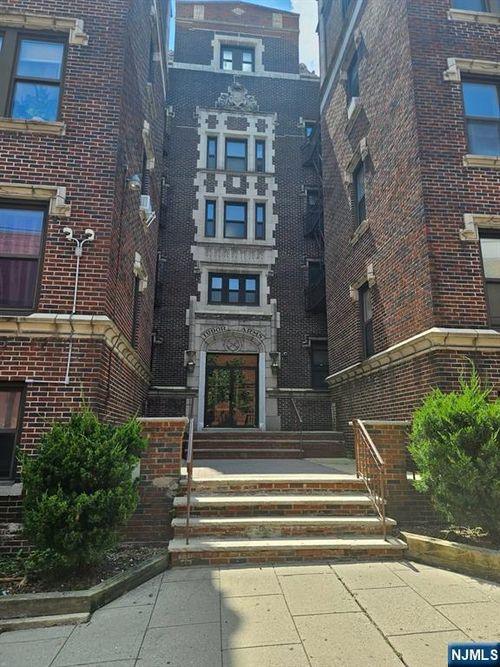26 Spring Dell, Rutherford, NJ, 07070 | Card Image