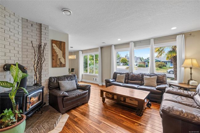 660 Phillips St, House other with 3 bedrooms, 2 bathrooms and 2 parking in Parksville BC | Image 4